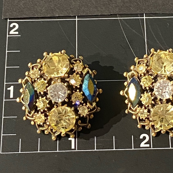 Vintage Gold & Crystal Filigree Clip Earrings - Picture 3 of 7